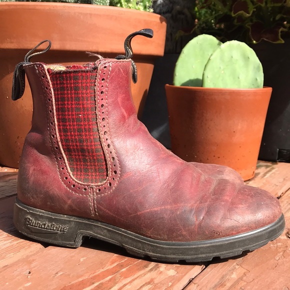 red blundstones